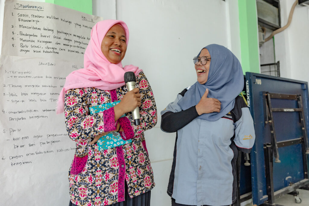 Peran Tiga Mentor Akademi Paradigta dalam Pemberdayaan Ekonomi Perempuan Marginal - INKLUSI