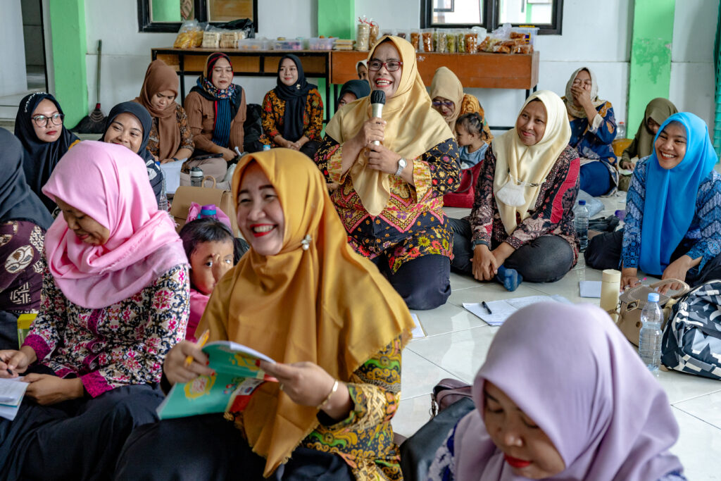 Peran Tiga Mentor Akademi Paradigta dalam Pemberdayaan Ekonomi Perempuan Marginal - INKLUSI