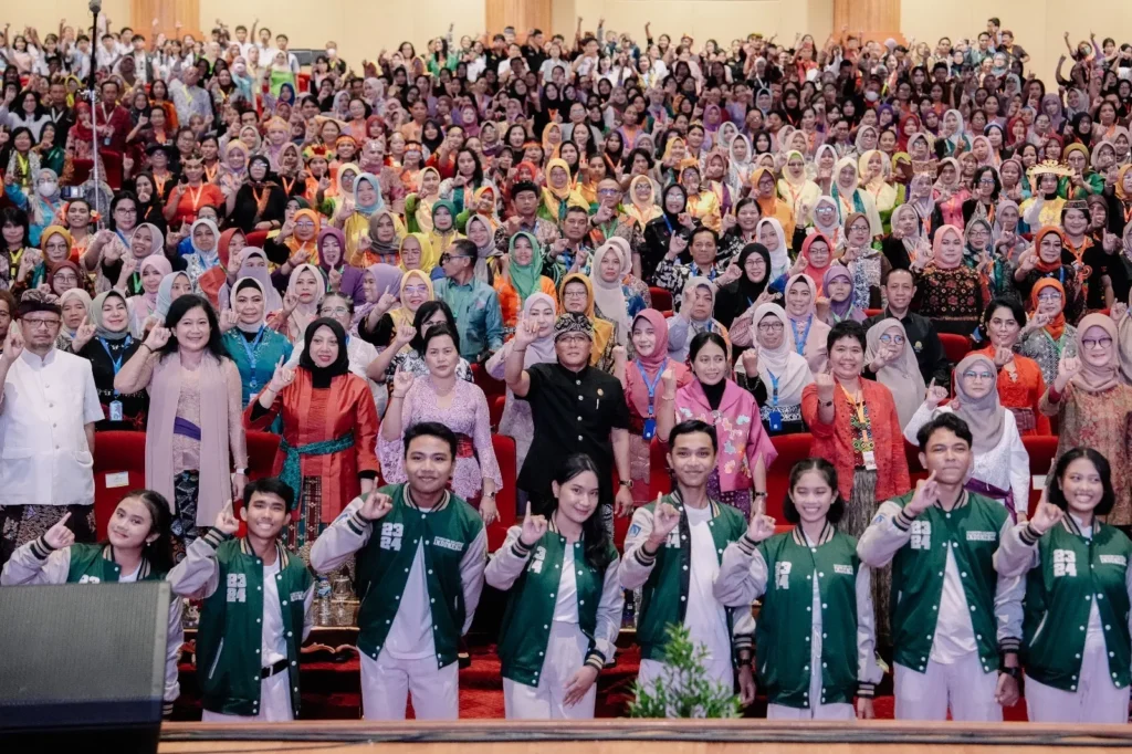 Photo group of The participants of the 2024 Women’s National Congress came from diverse backgrounds, including civil society organisations, academics, women’s organisations, disability organisations, adat communities, and other marginalised groups from INKLUSI partner networks.