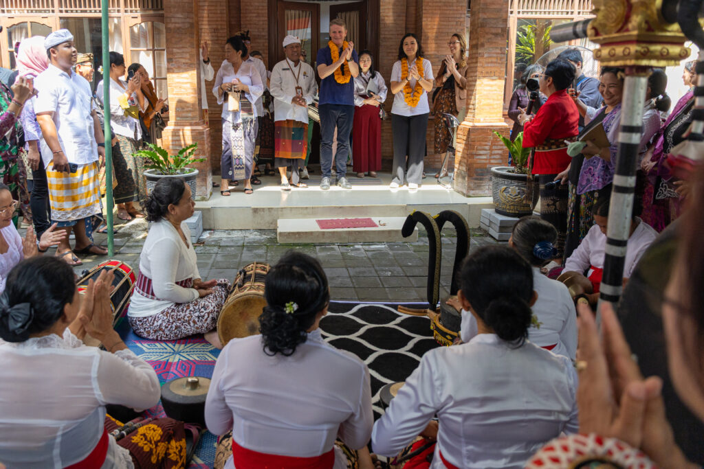 Australian Ambassador and Vice Minister Visit Sekolah Perempuan in Bali, Reinforce Commitment to Gender Equality and Inclusive Development - INKLUSI