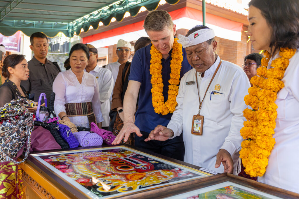 Australian Ambassador and Vice Minister Visit Sekolah Perempuan in Bali, Reinforce Commitment to Gender Equality and Inclusive Development - INKLUSI