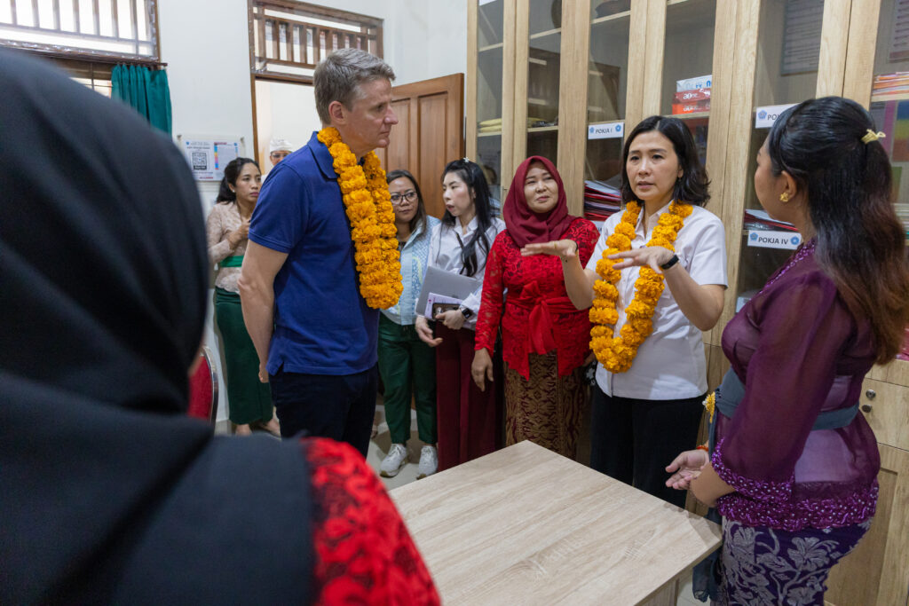 Australian Ambassador and Vice Minister Visit Sekolah Perempuan in Bali, Reinforce Commitment to Gender Equality and Inclusive Development - INKLUSI