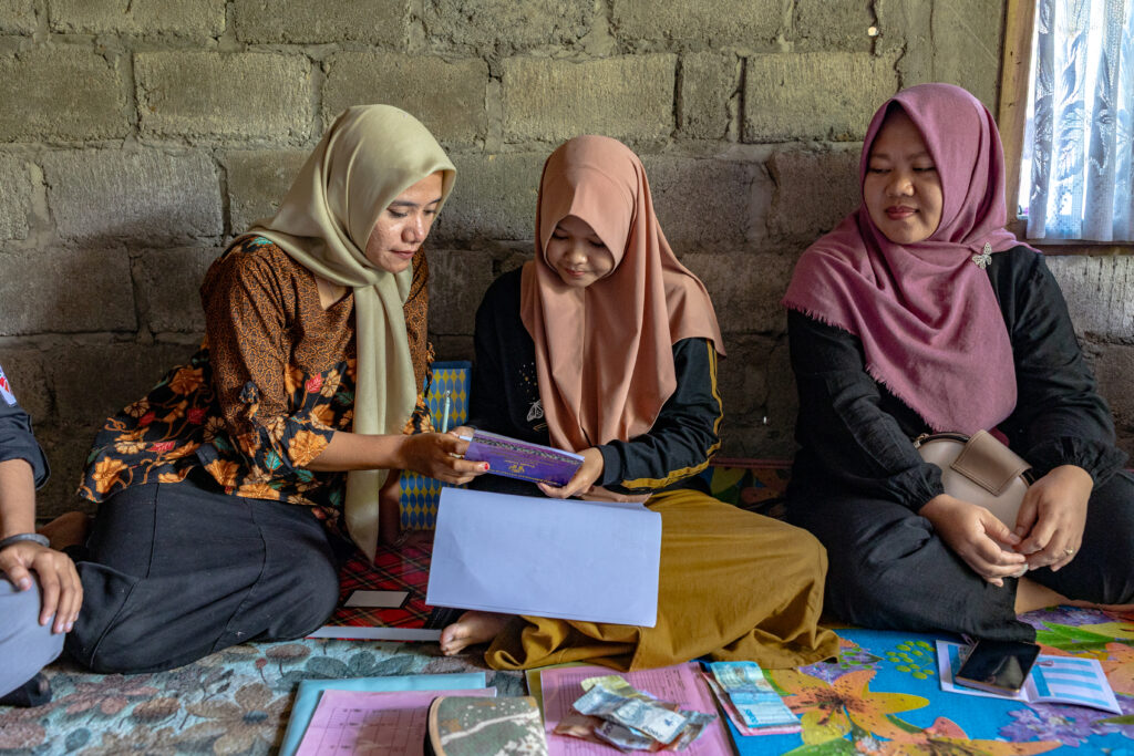 Para anggota Credit Union Perempuan Cenderawasih di Bengkulu