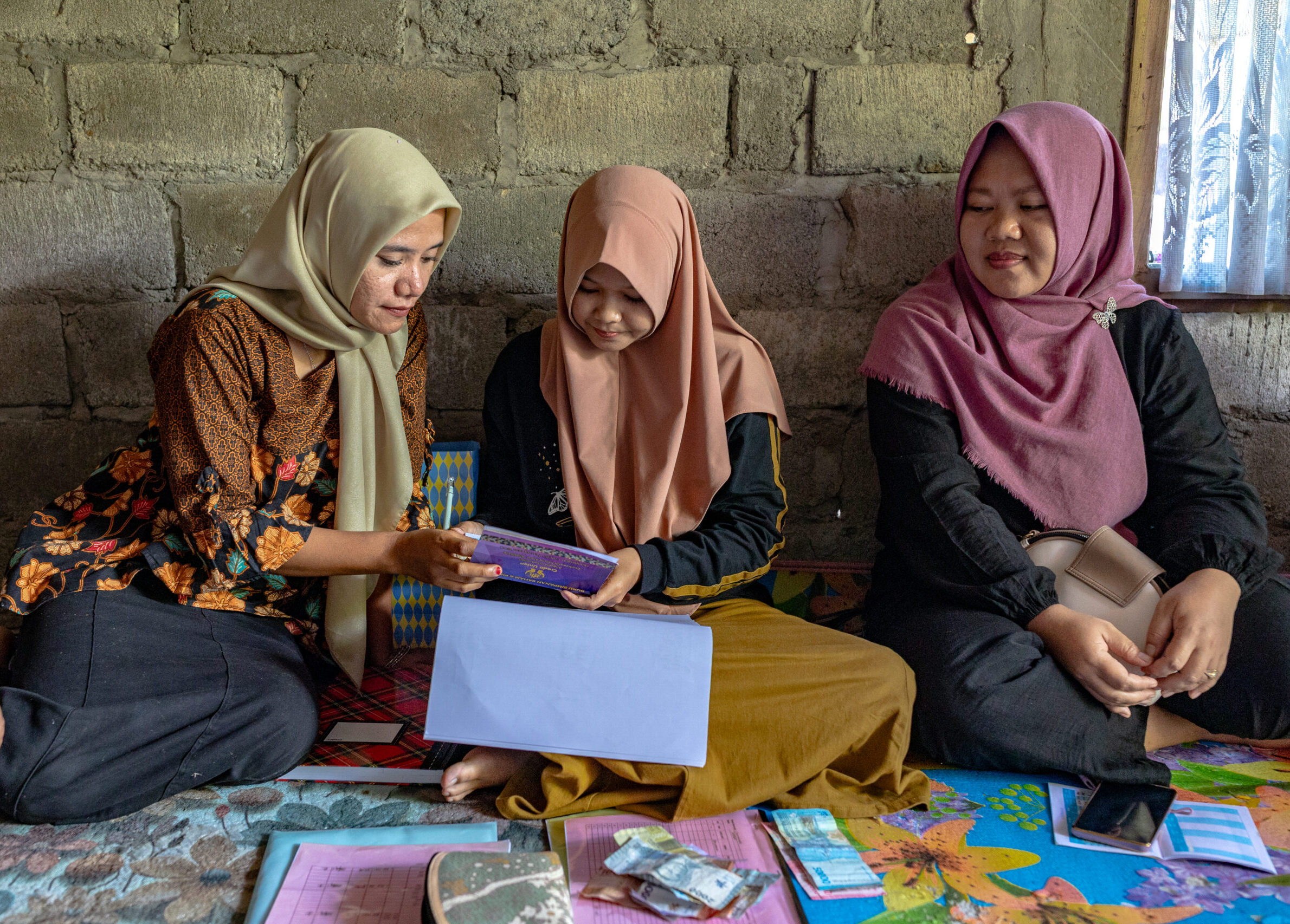 Para anggota Credit Union Perempuan Cenderawasih di Bengkulu