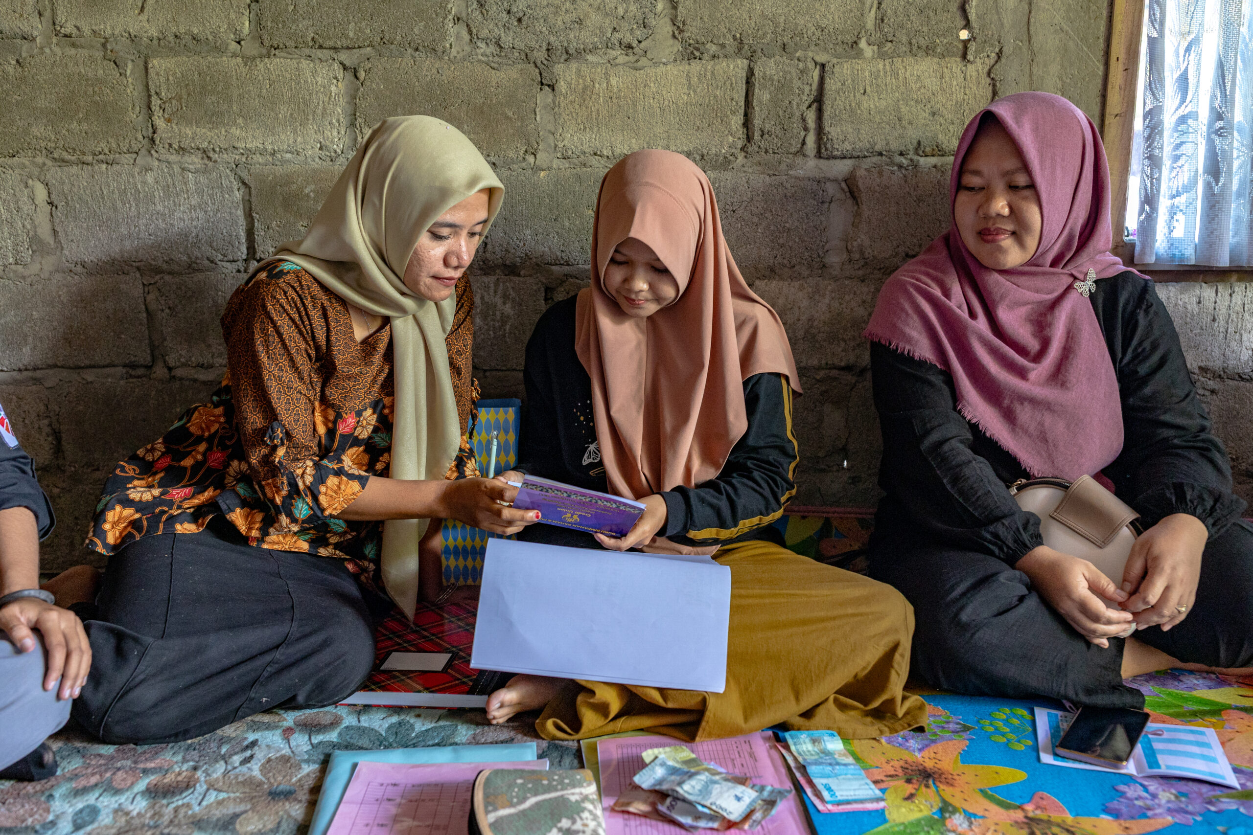 Para anggota Credit Union Perempuan Cenderawasih di Bengkulu