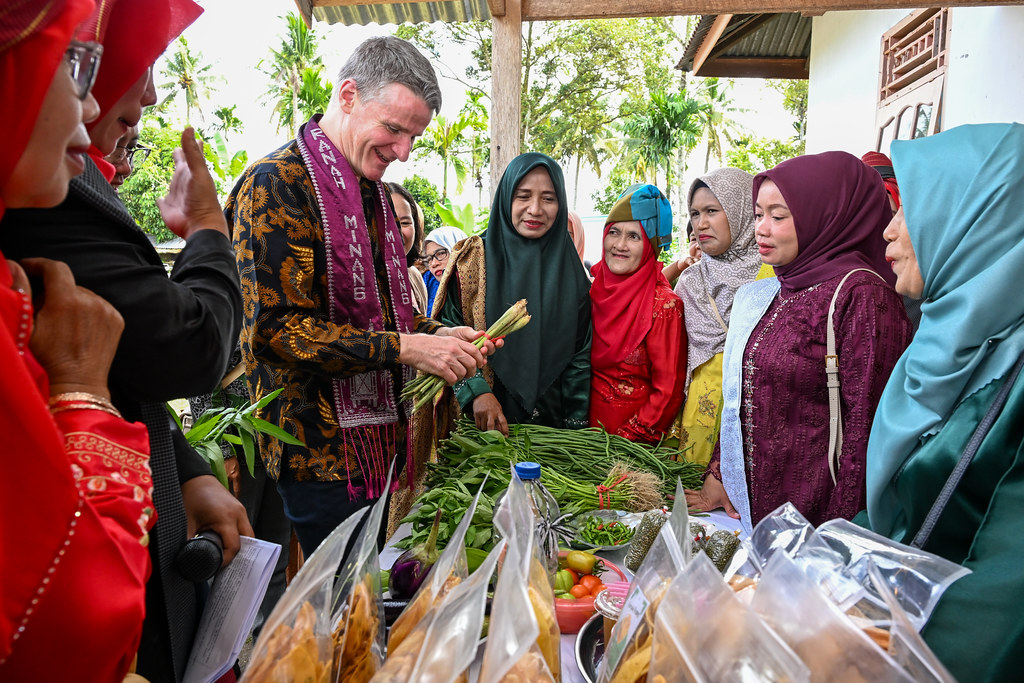 Dubes Australia Kunjungi Kebun Kolektif Sekolah Perempuan di Padang Pariaman - INKLUSI