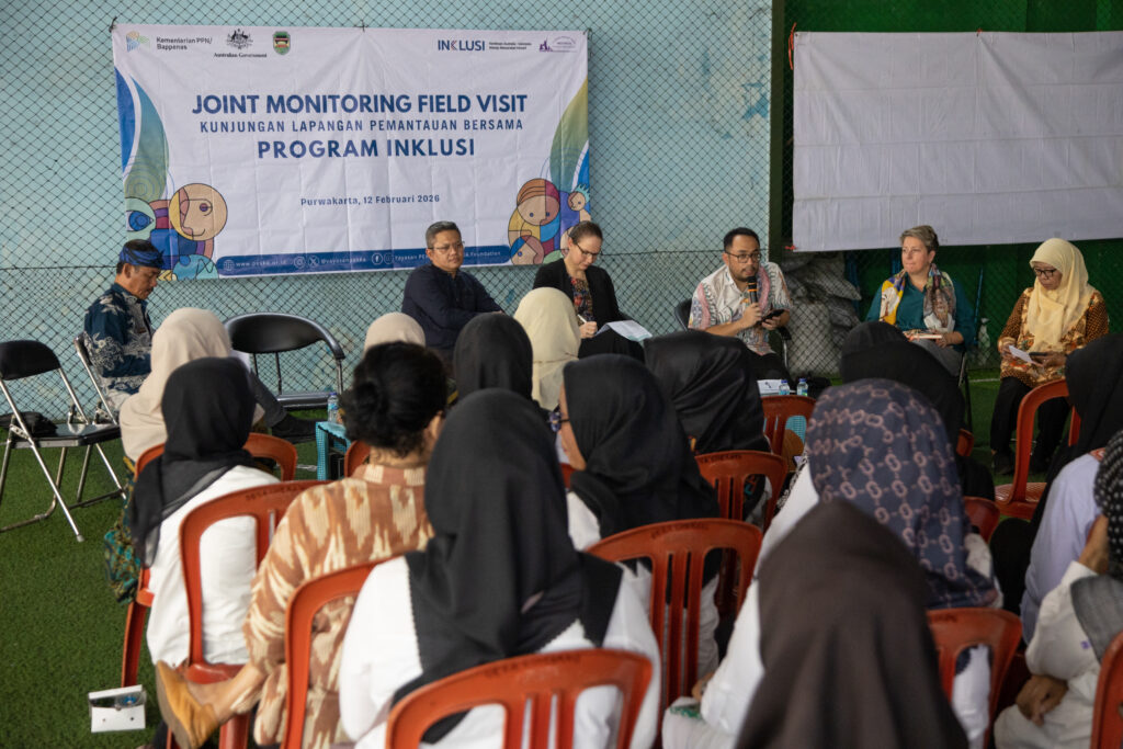 Suasana diskusi kunjungan INKLUSI di Purwakarta dengan tema "Pekka dengan rumah tangga yang dipimpin perempuan," di Desa Ciherang, Purwakarta, Jawa Barat, 12 Februari 2026. (Photo: INKLUSI)