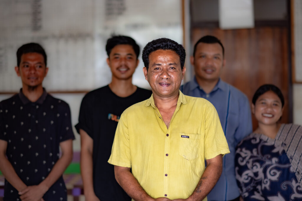 Dari Adat yang Memberatkan ke Perdes yang Melindungi: Kepemimpinan Yohanis di Mbatakapidu - INKLUSI
