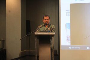 Direktur SIGAB, Muh. Syamsudin, di depan podium, dalam acara peluncuran ULD Bidang Ketenagakerjaan, juga menyoroti layanan ketenagakerjaan yang masih kerap berfokus pada penempatan kerja.